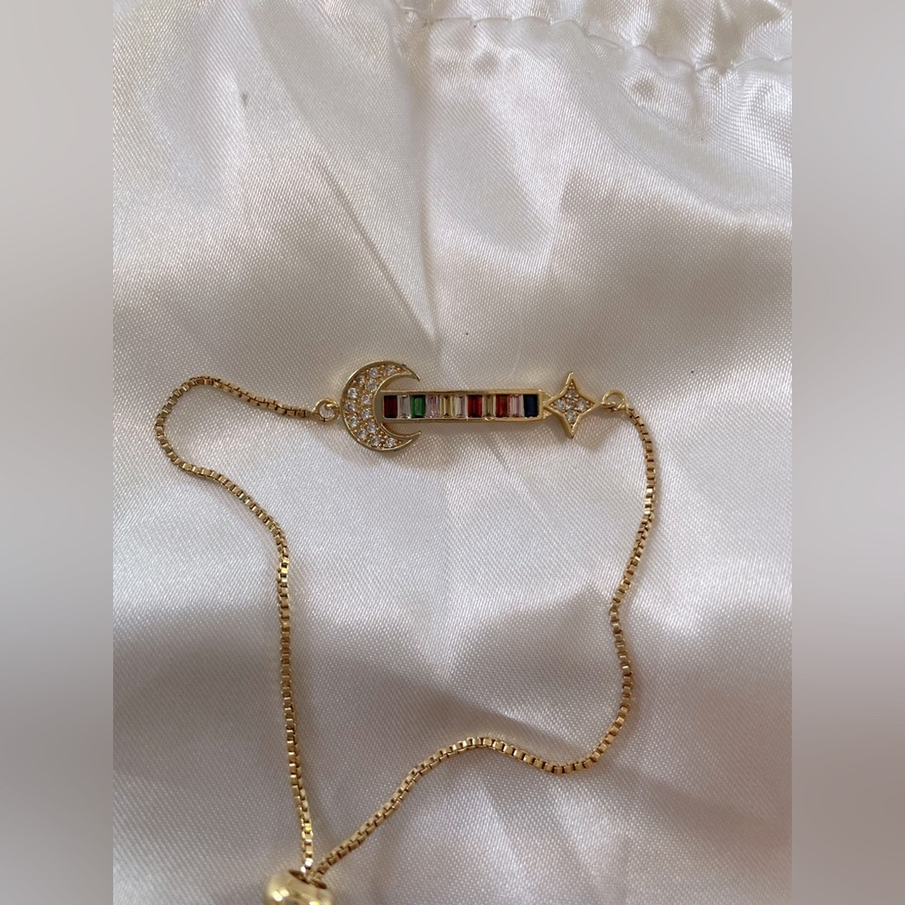 🛑SOLD🛑NWOT Gold and multicolor Sun and moon bracelet